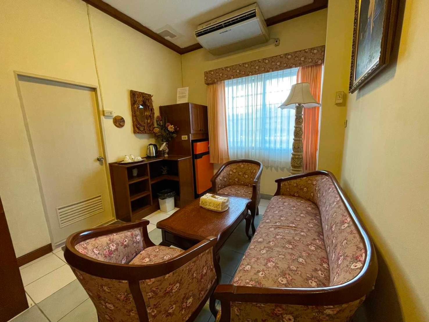 Oyo 75486 Anna Residence Jomtien Exterior photo