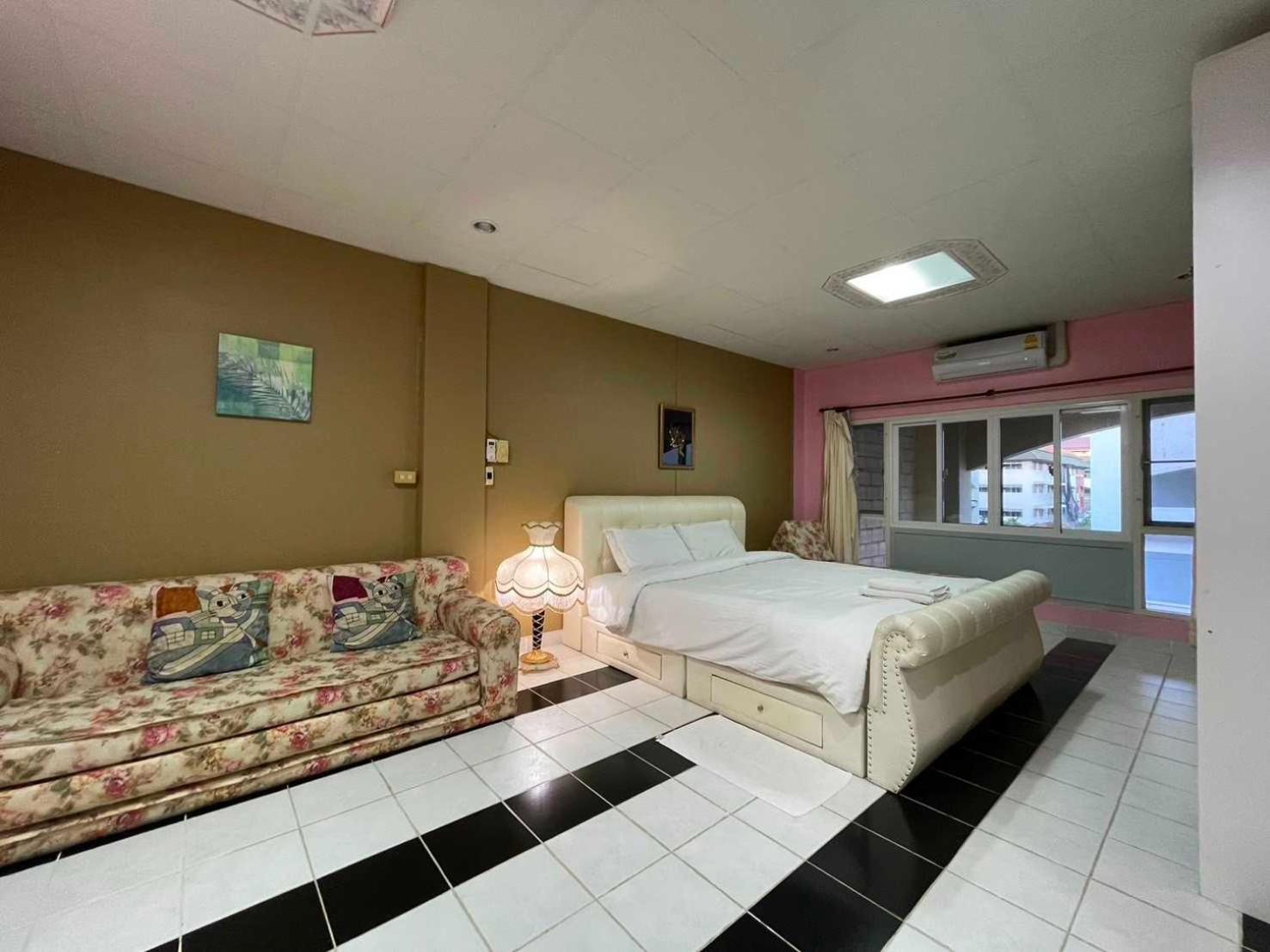 Oyo 75486 Anna Residence Jomtien Exterior photo
